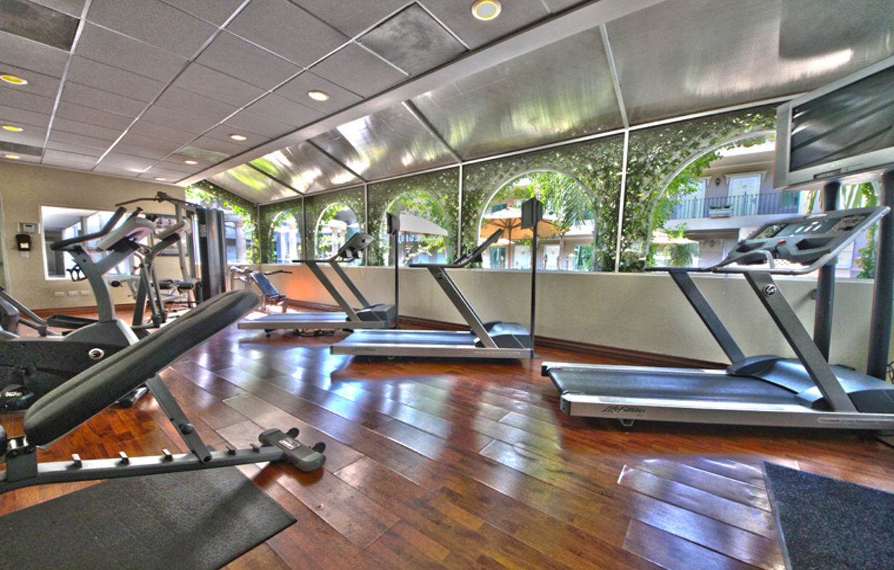 ซาฟี รอยัล ลักชัวรี ทาวเวอร์ Hotel มอนแตร์เรย์ ภายนอก รูปภาพ The gym at the hotel